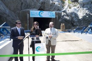 Eco-Wave-Power-Cutting-the-ribbon-event-on-the-wave-energy-plant-site