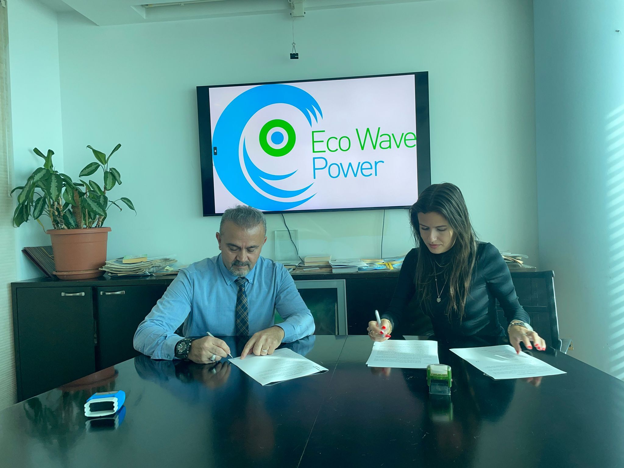 Inna-and-Mustafa-signing